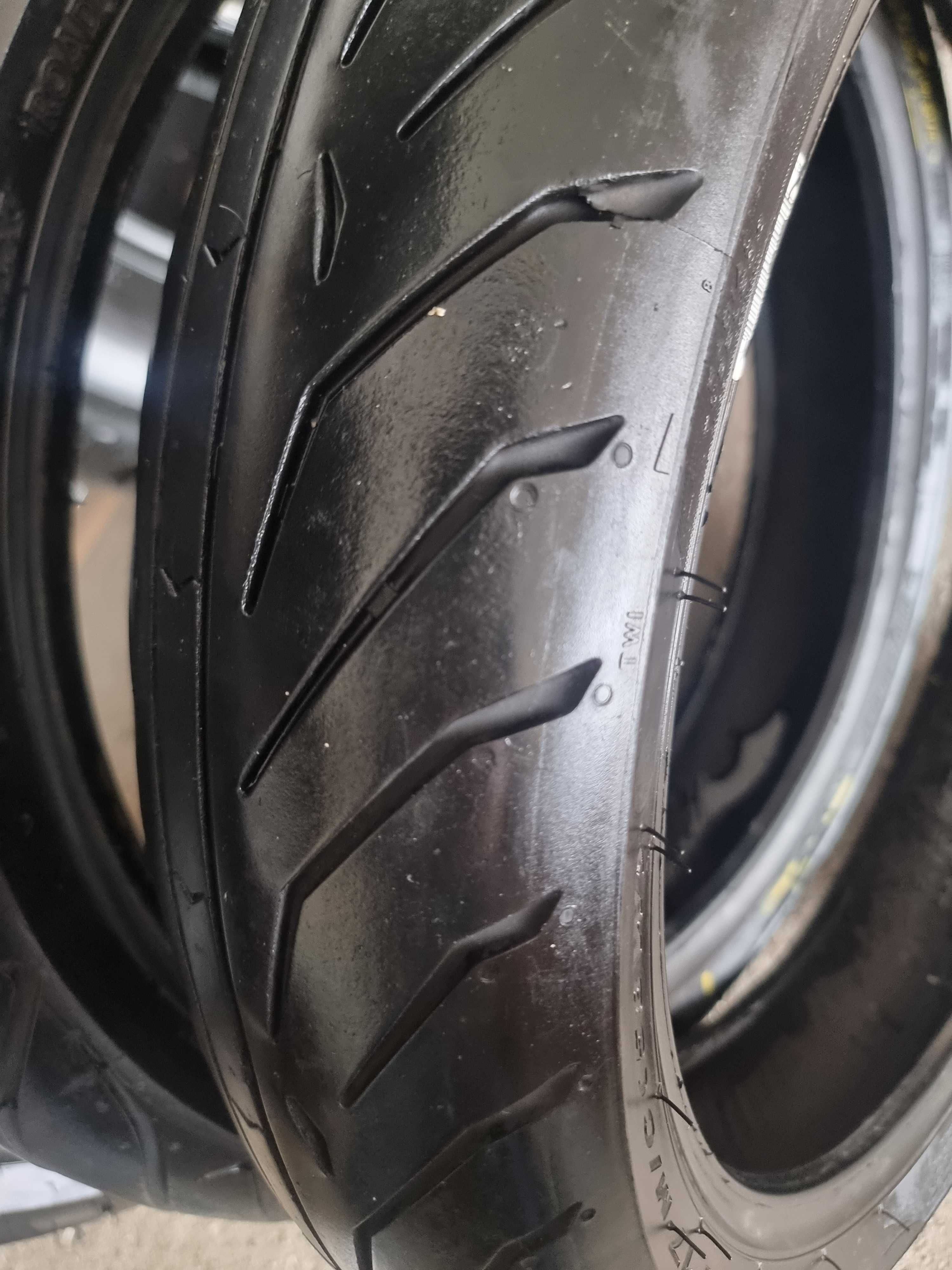 Pneus 120/70 17 como novos a ótimo preço