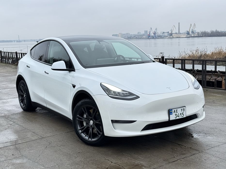 Tesla y, в гарному стані