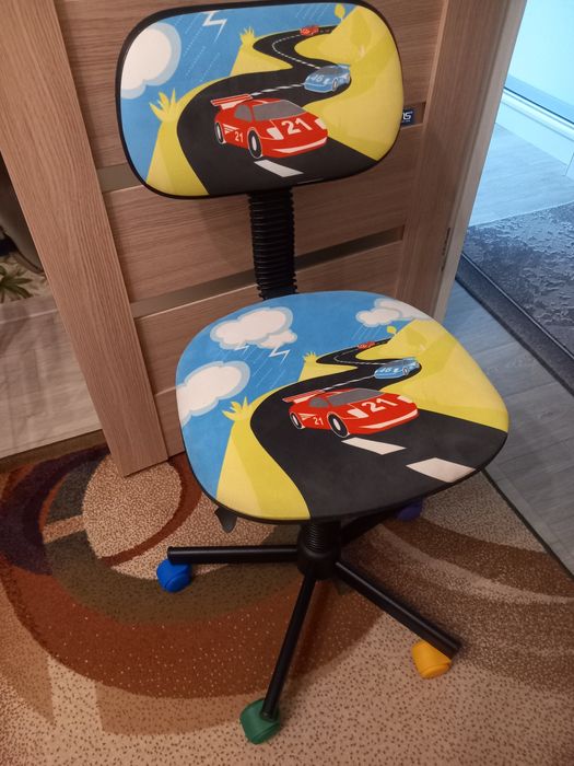 Продам стілець дитячий