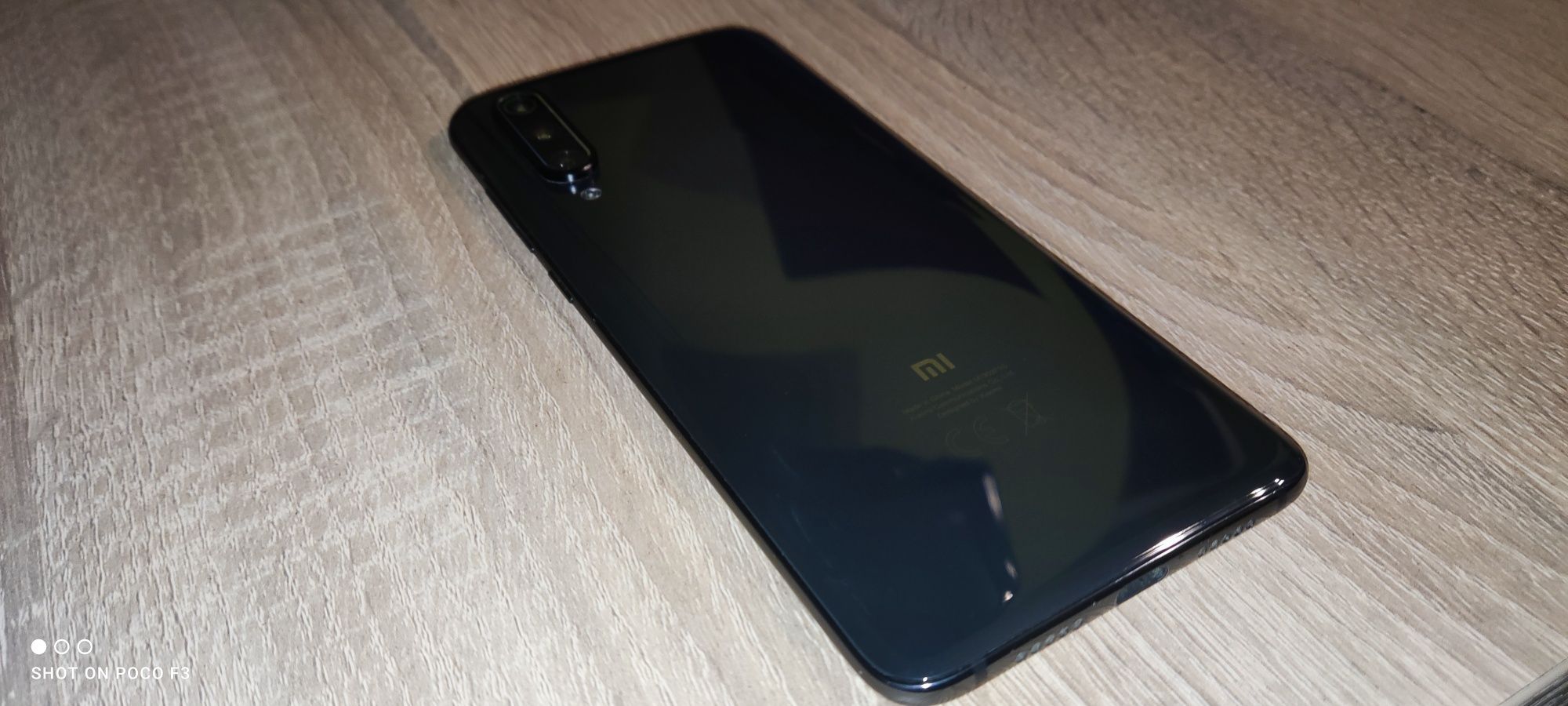 Xiaomi Mi9 + Ładowarka indukcyjna.