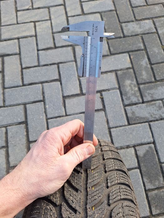 Cztery zimowe opony marki Dębica 185/65 R14
