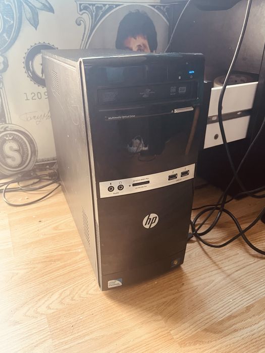 Komputer z monitorem