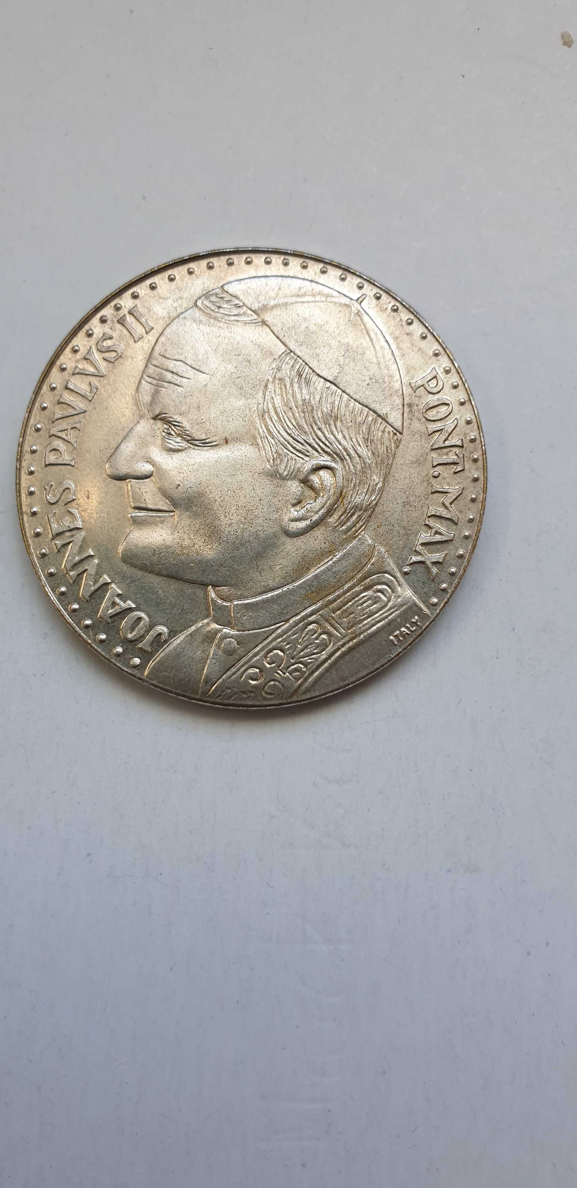 Medal Jan Paweł II z brązu platerowanego srebrem.
