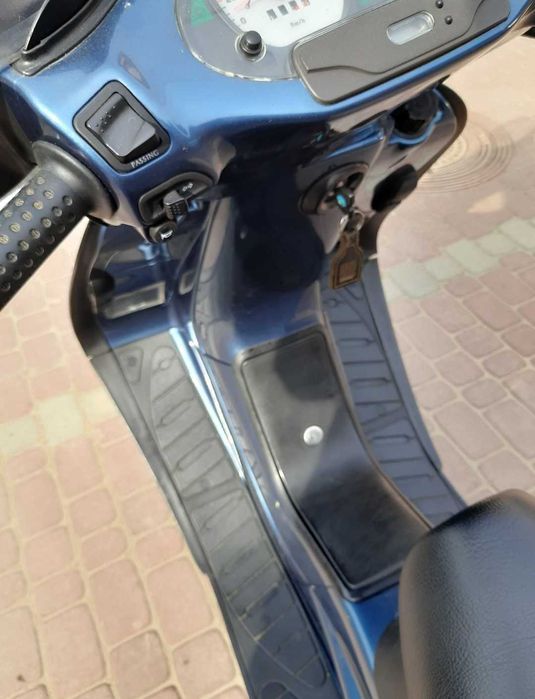Piaggio Hexagon GT250 super stan