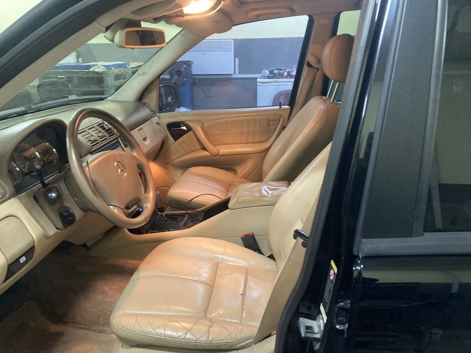 Мерсес ML в отличном состоянии. Полностью обслужен.