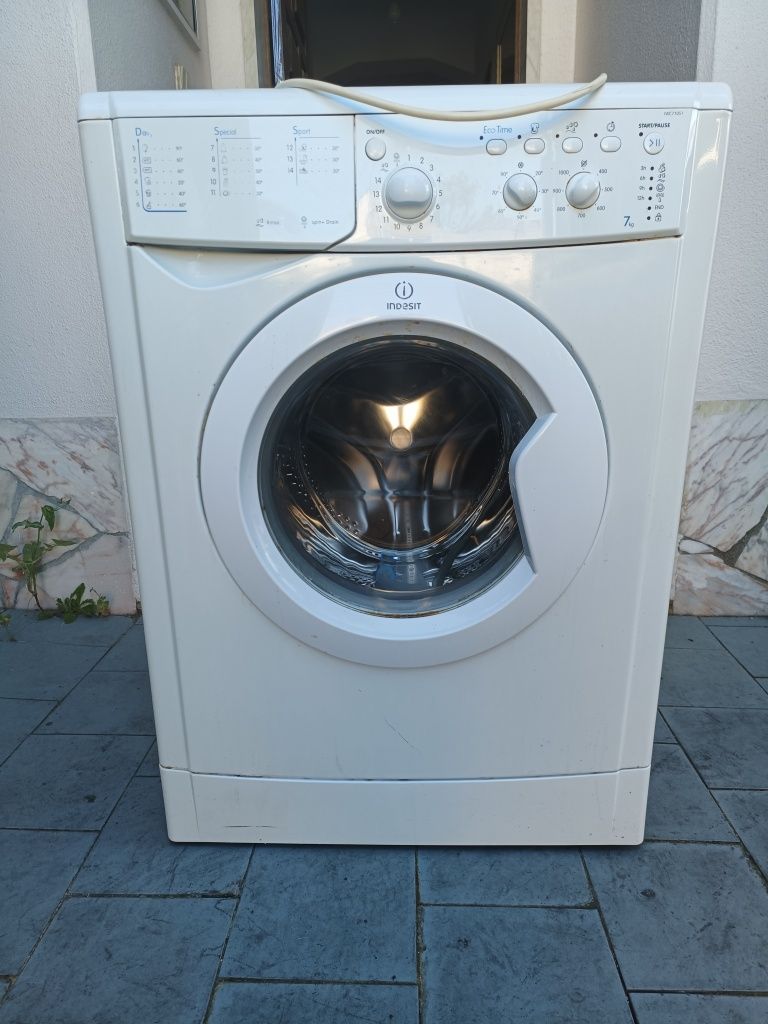 Máquina lavar roupa Indesit 7kg