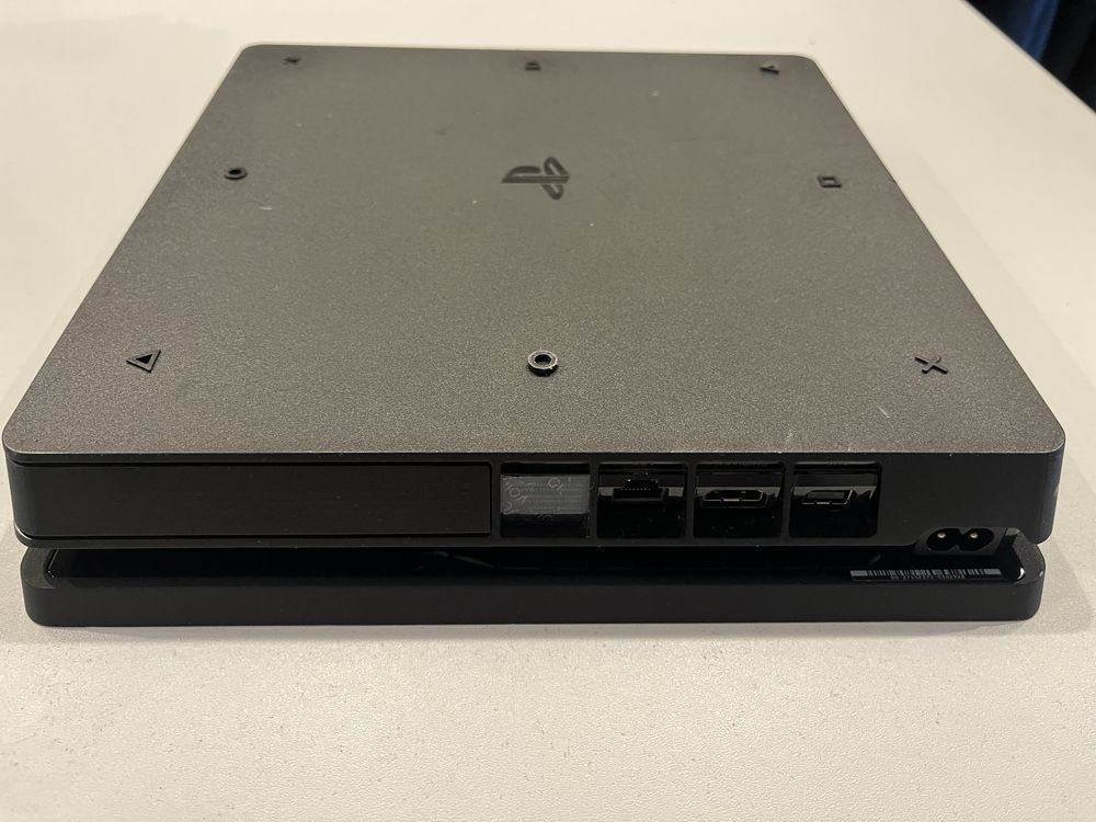 PS4 Slim 500GB goldhen FW 11.00 + pad