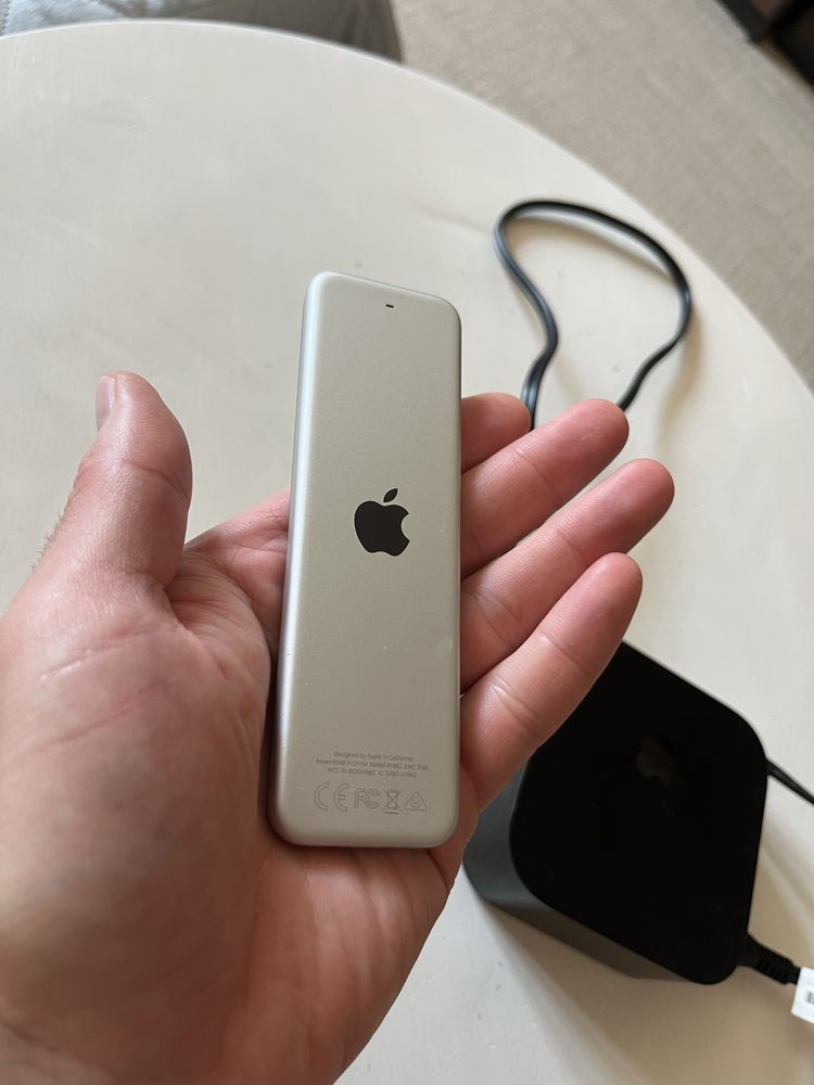 Apple TV 4 модель А1625 памʼять 32Gb