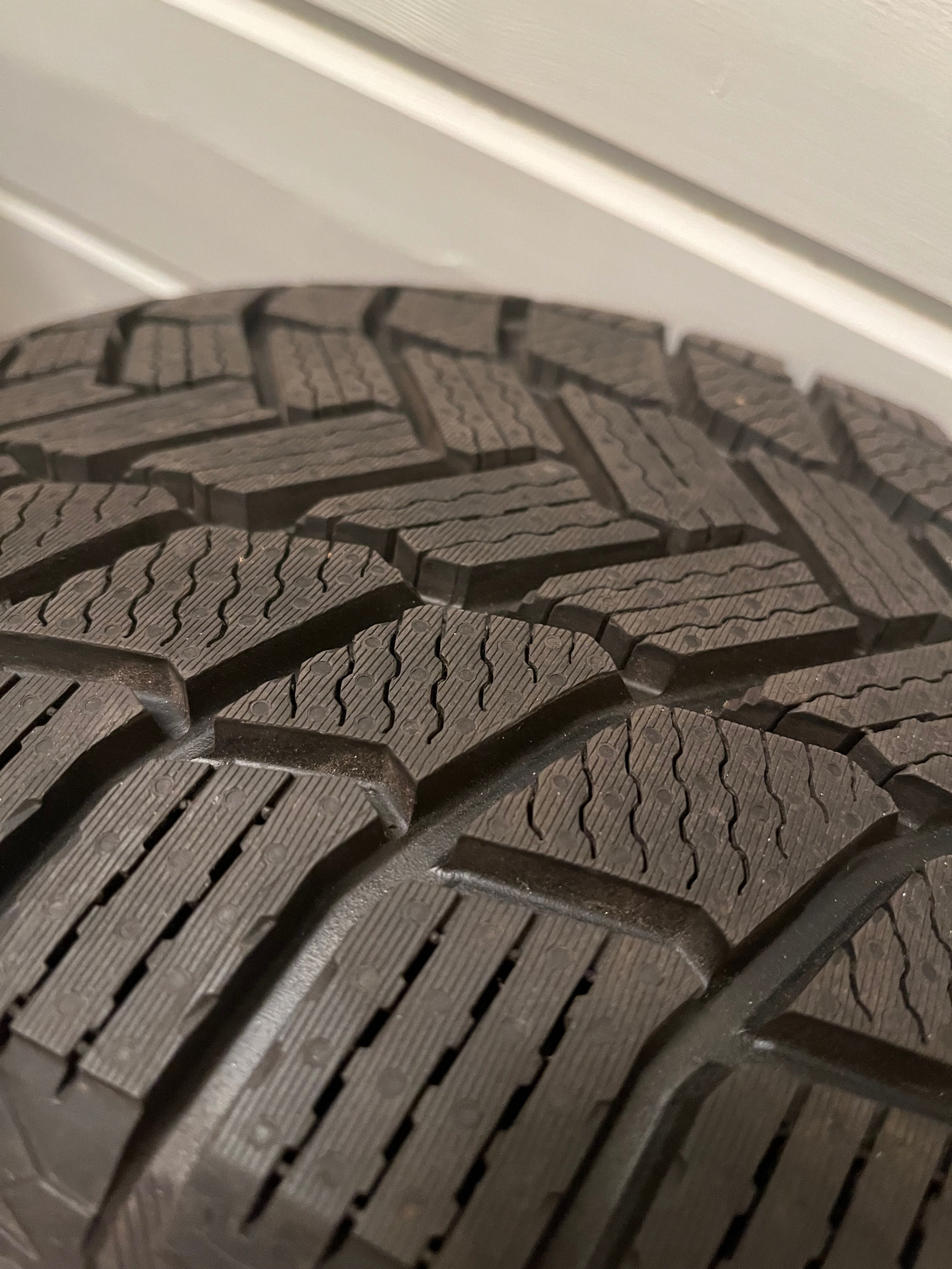 Opony zimowe Porsche Taycan, Michelin X-ICE snow SUV 245/45R20 285/40