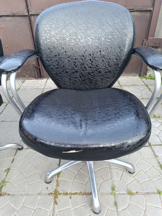 3 перекурських кресла