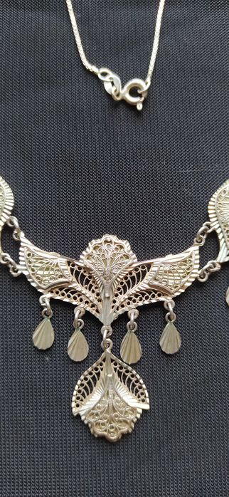 Срібне кольє в арабському стилі