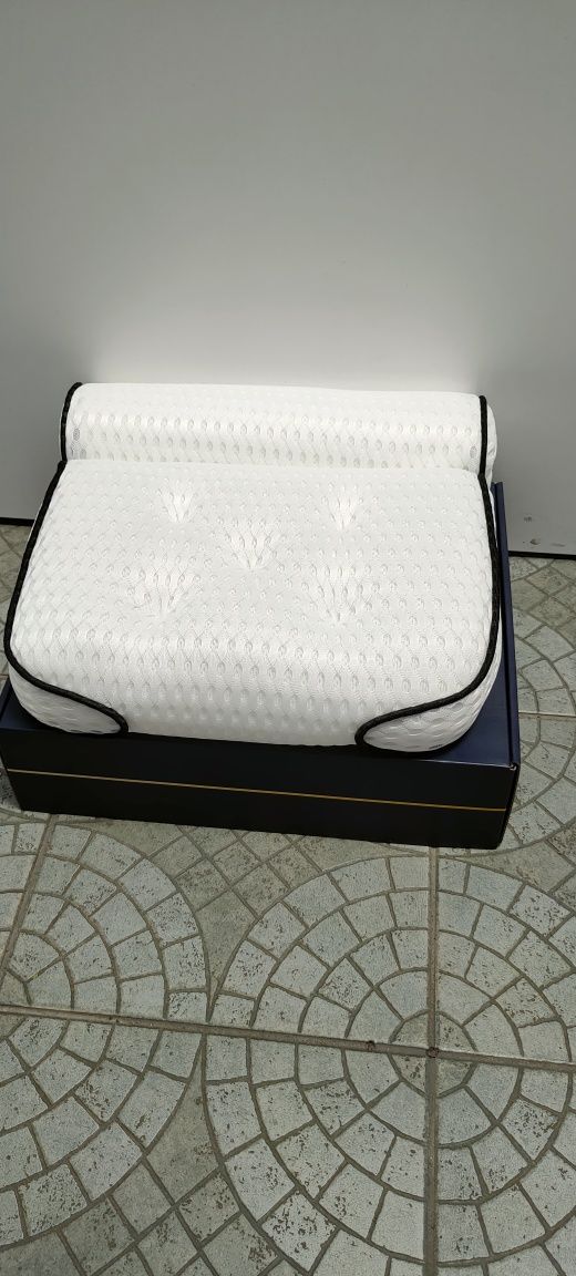 Nowa poduszka do kąpieli z przyssawkami