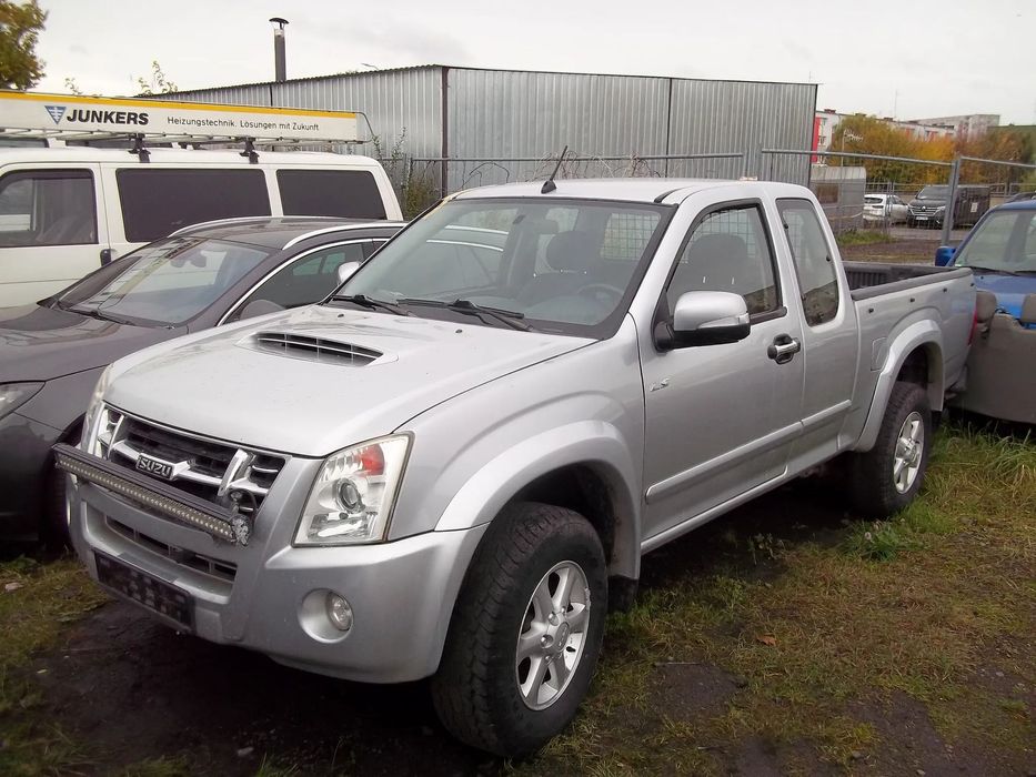 Isuzu D-Max 3.0td 4x4 klima serwisowany oplacony ze szwecji