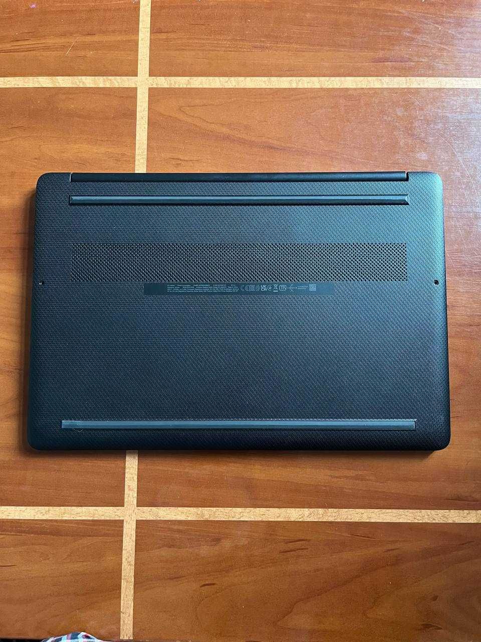 Laptop HP 15s Ryzen 5-5500/32GB/960/IPS/Black