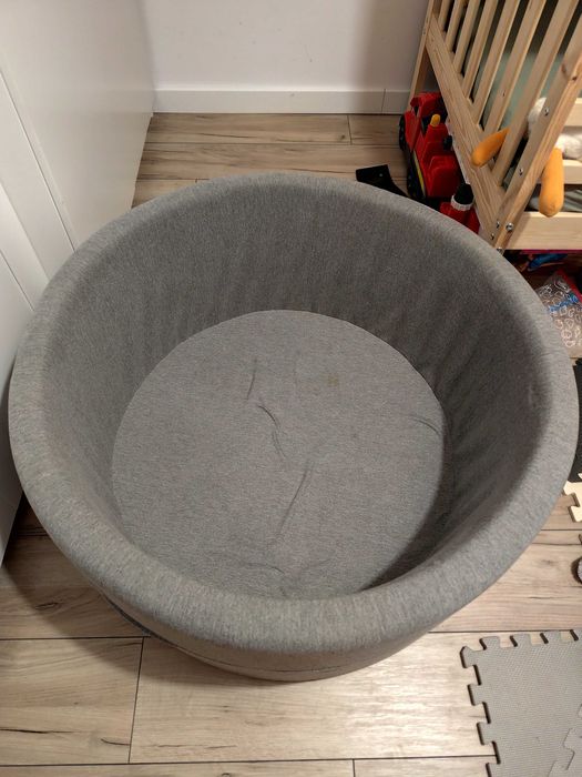 Basen suchy z piłeczkami