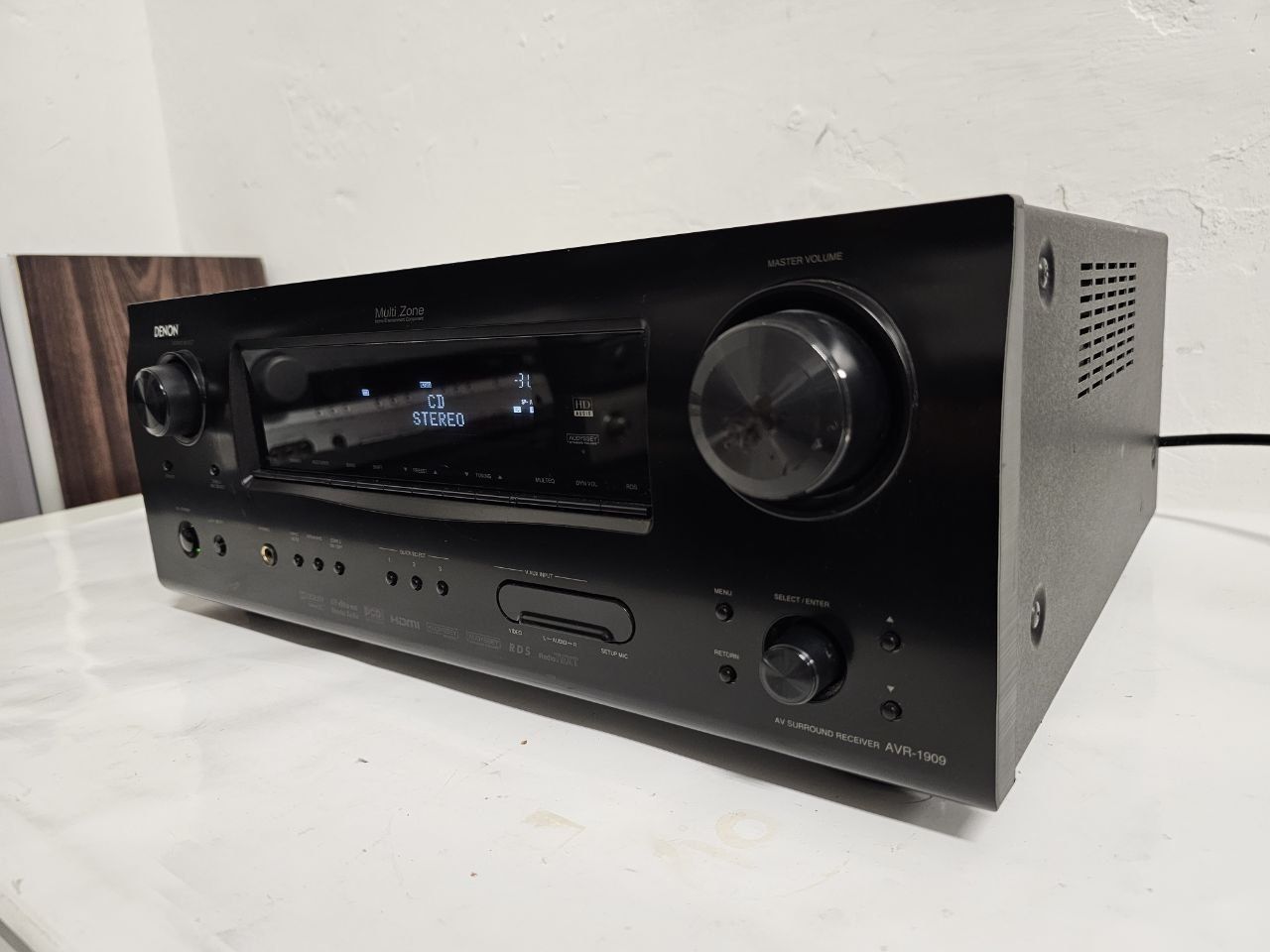 Amplituner Denon AVR-1909, 7 x 120 W.