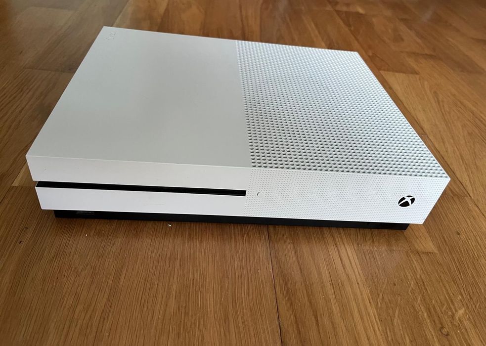 Sprzedam konsolę X box One S