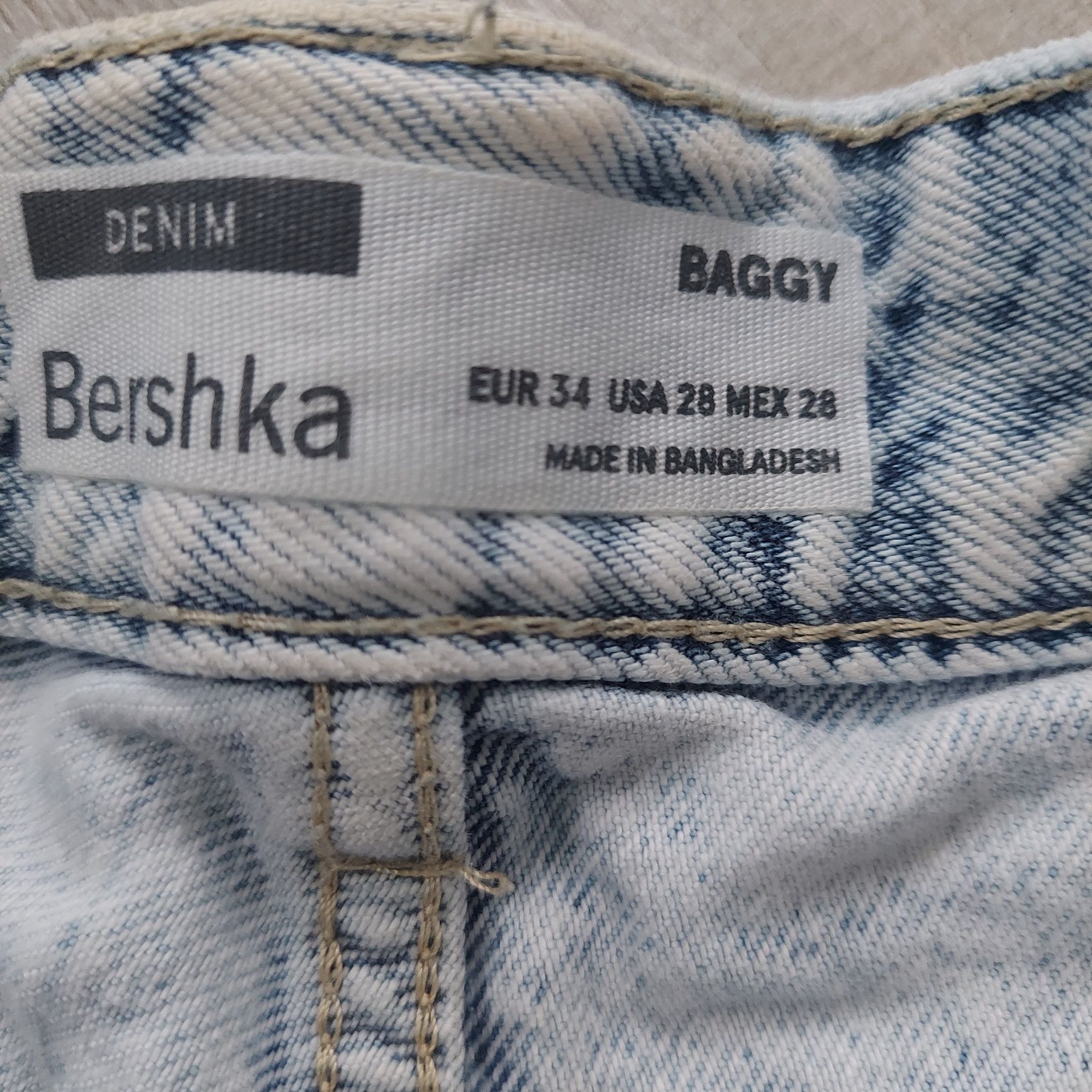 Spodnie jeans Bershka