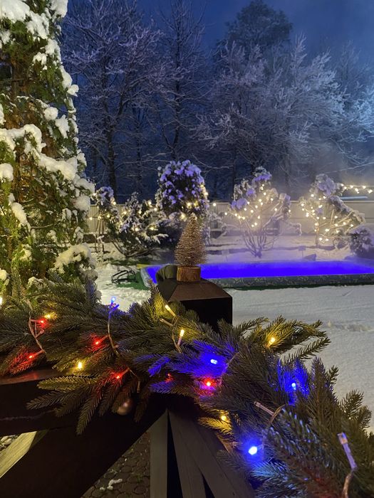 Будиночок з теплим басейном