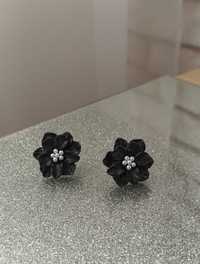 Kolczyki kwiatki płatki czarne z perełkami