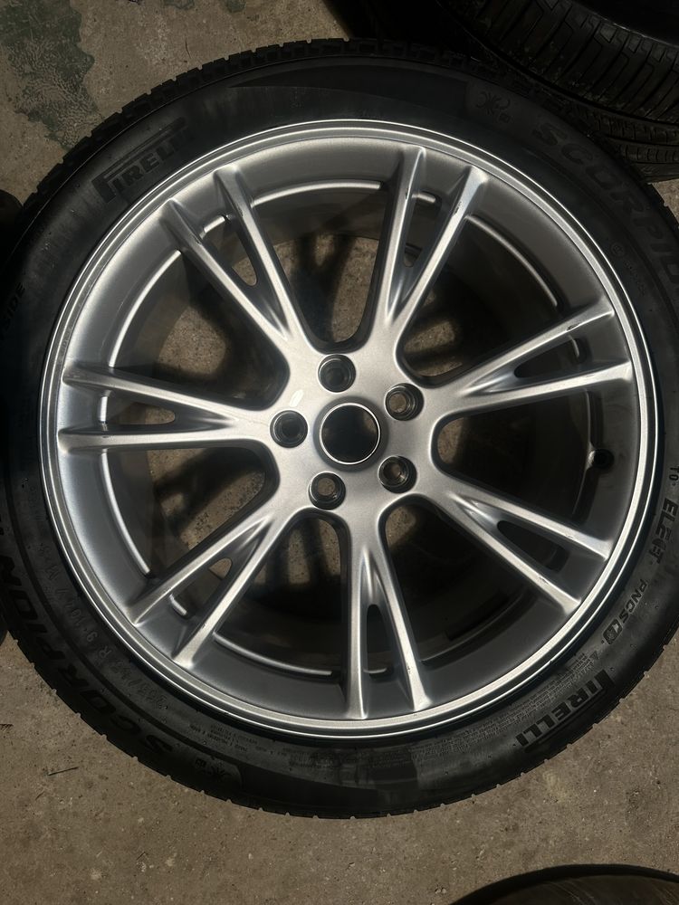Продам диски с резиною на Tesla model Y