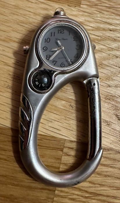 Многофункциональный часы карабин компас