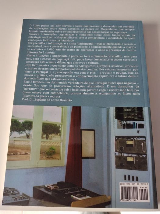 Vendo livro da guerra em Moçambique
