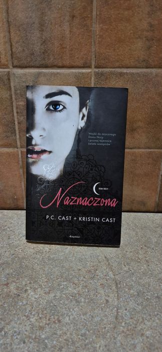 Naznaczona Dom nocy Cast