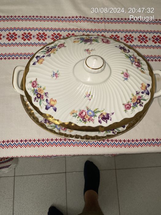 Terrina em porcelana