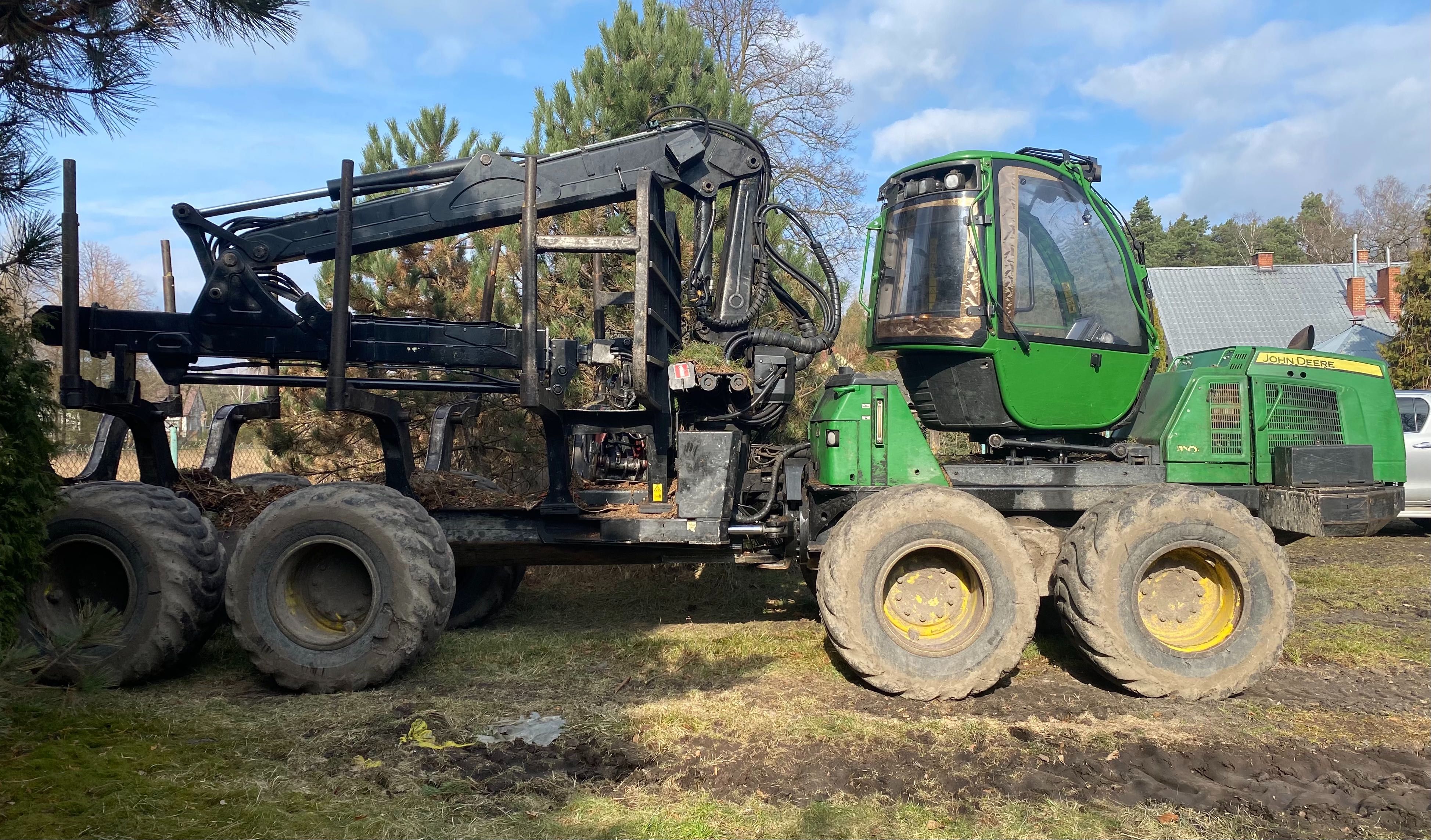 Folwarder Johnn Deere 1110 E