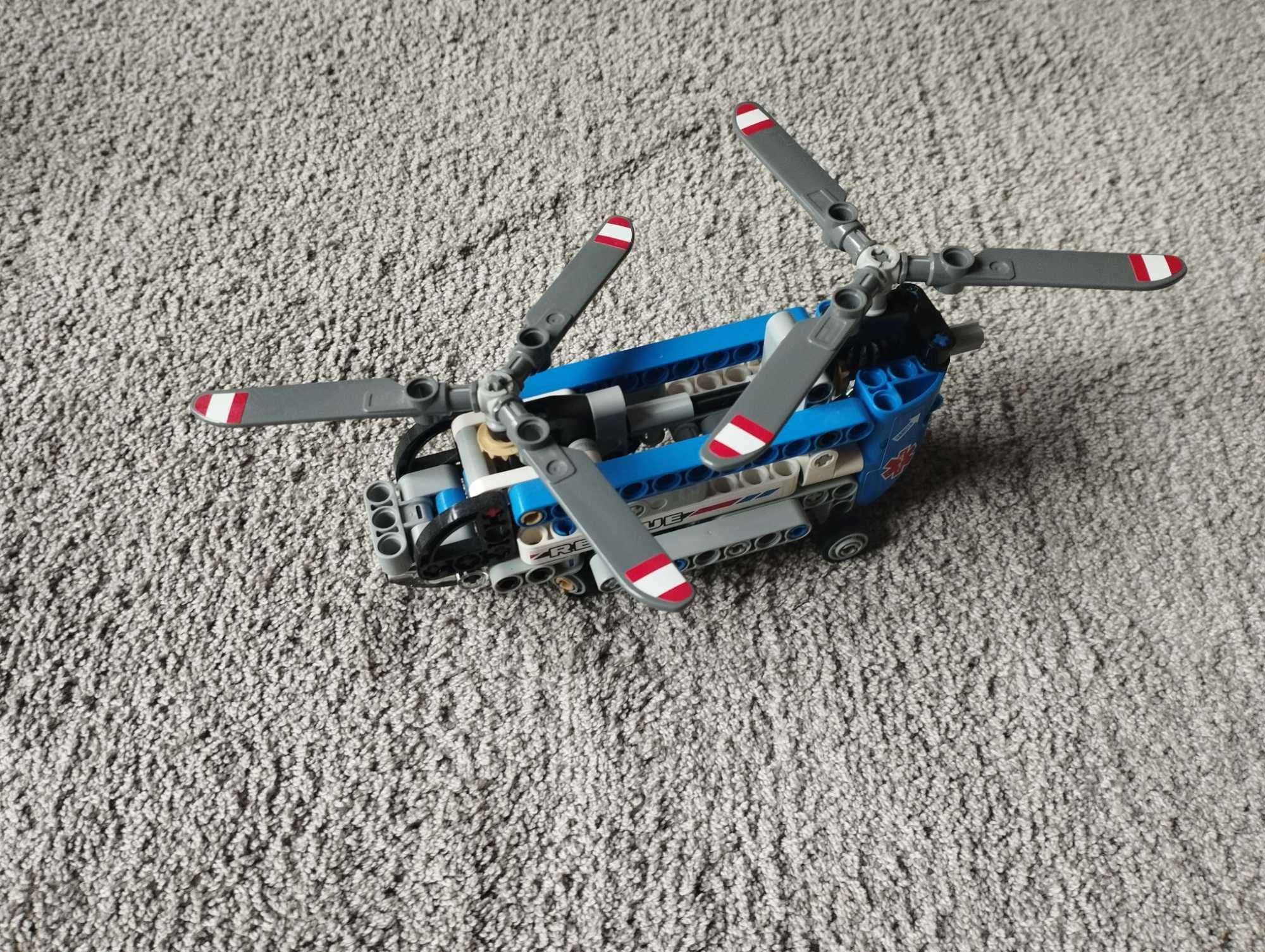 Klocki LEGO TECHNIC Helikopter Dwuwirnikowy 42020