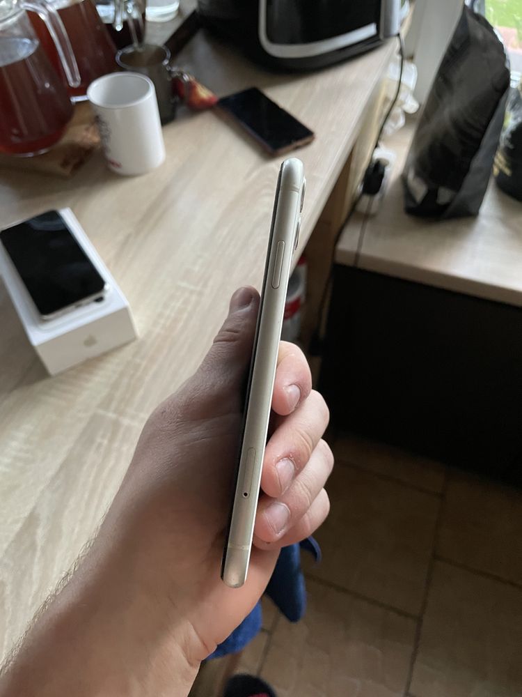 Iphone 11 128gb  uszkodzony wyswietlacz