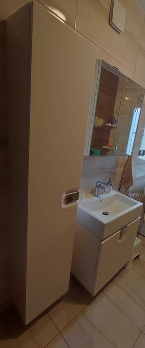 Meble łazienkowe do odnowienia słupek szafka kran