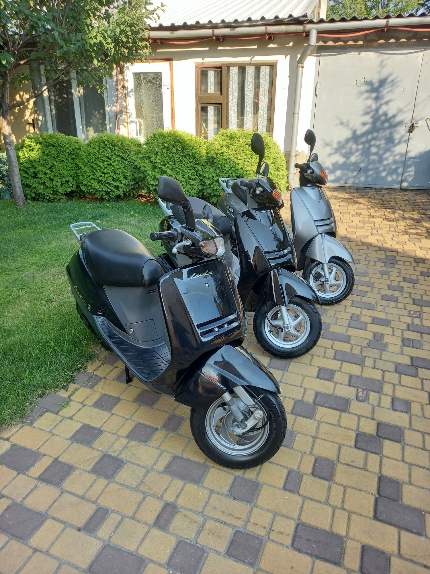 Скутер Honda Lead AF 20 контейнерний 2024