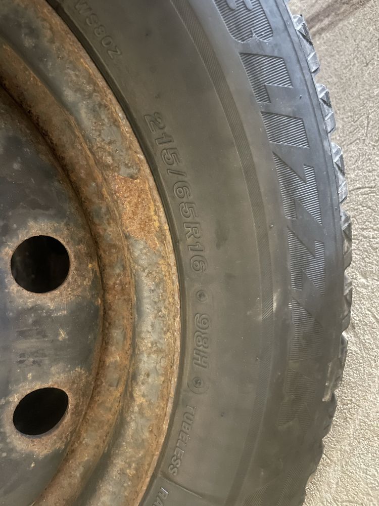 Продам зимові шини 215/65 R16 зима