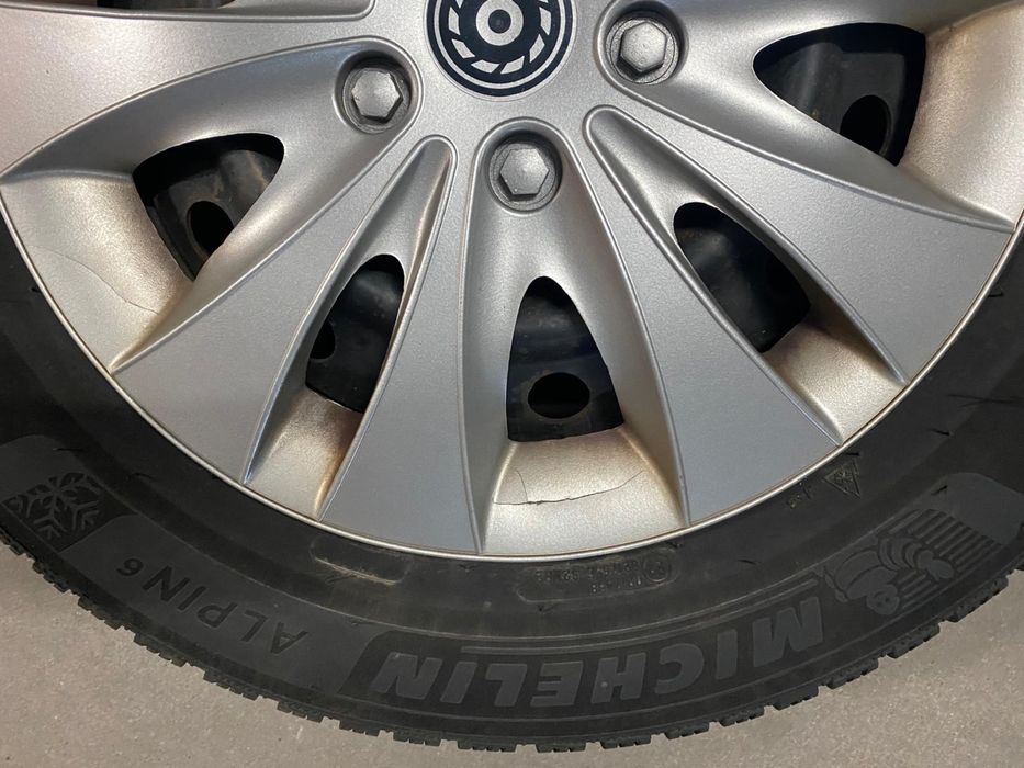 Opony zimowe michelin alpin6 215/60 r16 99T plus felgi stalowe 16”.
