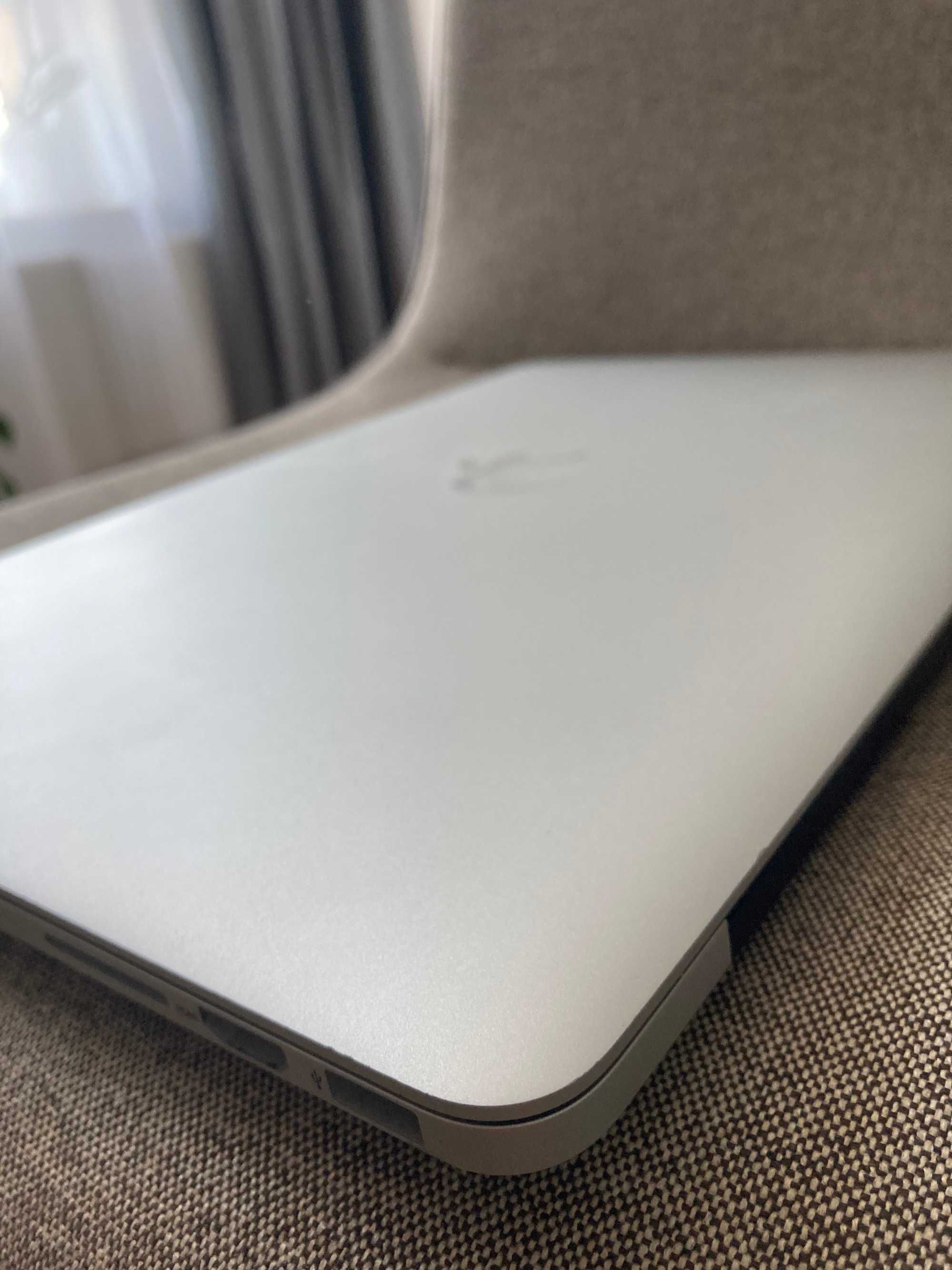 Apple MacBook Pro (Retina, 15-inch, Mid 2015)