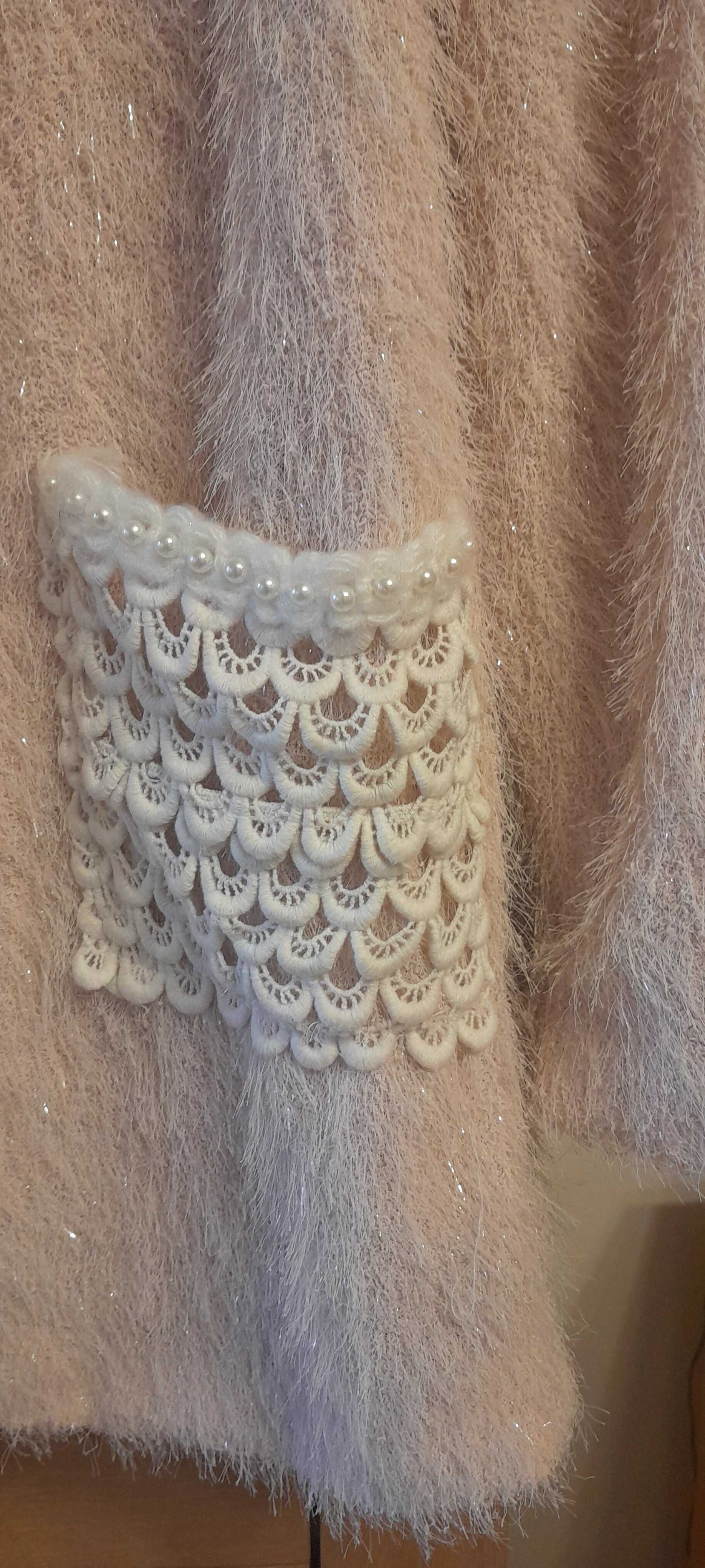 Piękny pódroworóżowy nierozpinany sweterek