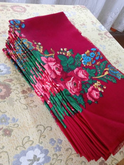 Хустки вовняні нові