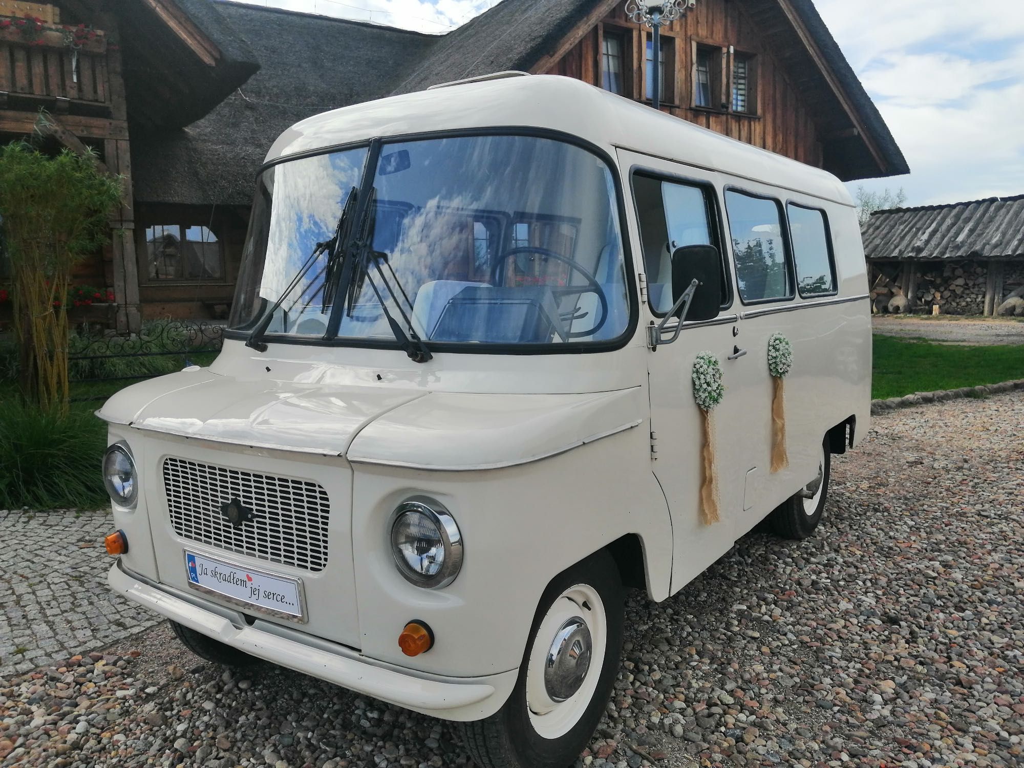 Na wynajem ślubna Nysa, zabytkowe auto do ślubu i na jubileusz