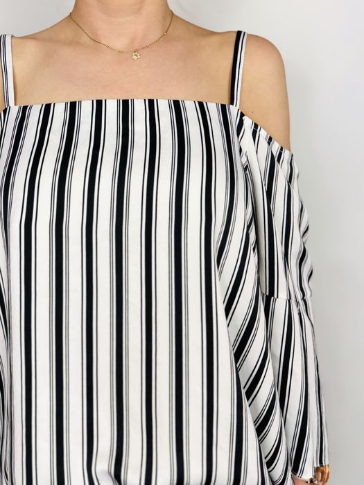 Top w czarno-białe pasy z odkrytymi ramionami i rękawem 3/4 L 40