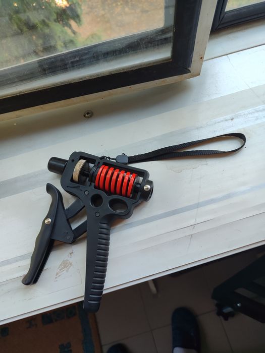 Еспандер кистьовий регульований на 10-50 кг китайський для початківців