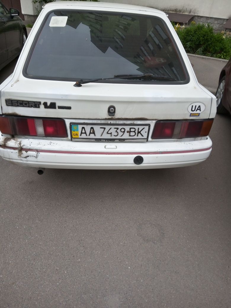 Продам Форд Ескорт.