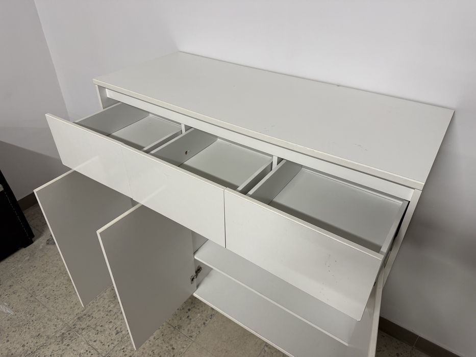Ładna biała wysoka komoda szuflady super stan dowóz wysyłka