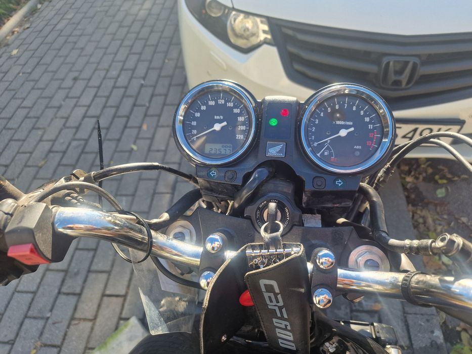 Honda cbf Na 600  z 2008 roku. Na wtrysku paliwa.