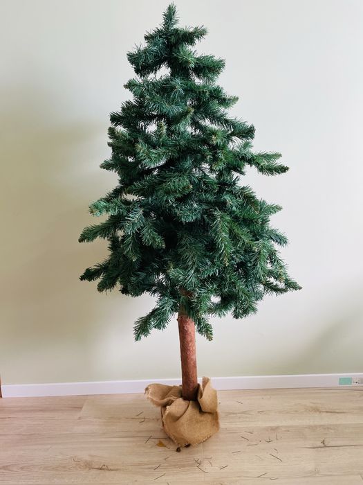 Sztuczna choinka na pniu