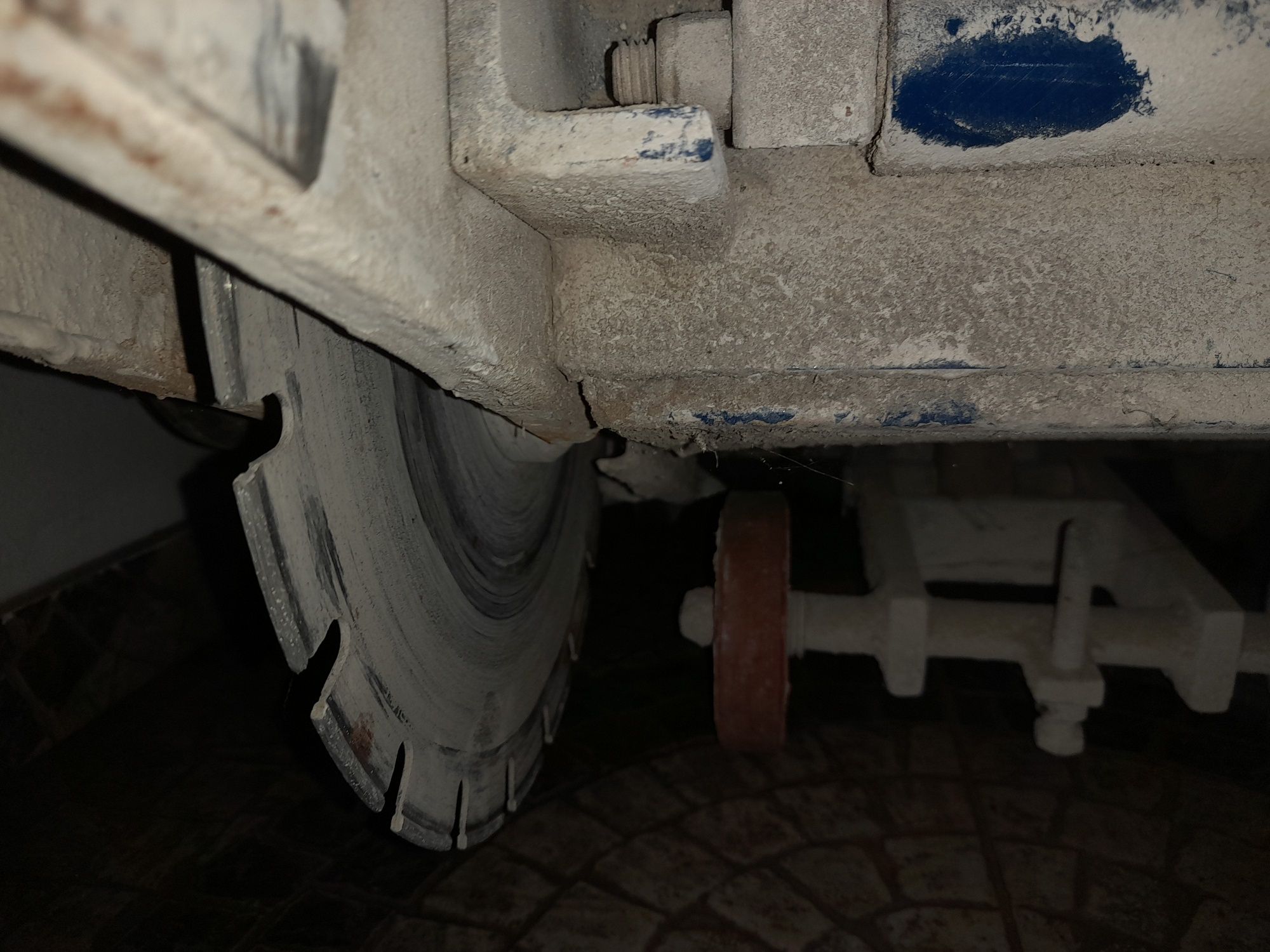 Carotes e cortes em betão