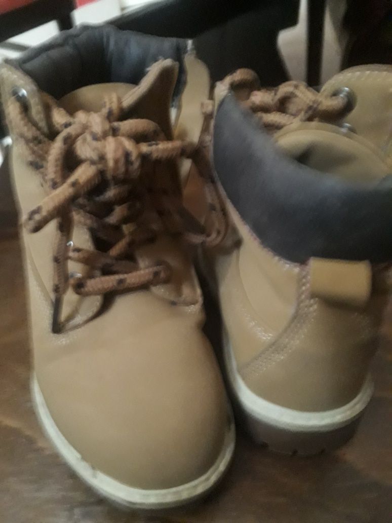 Super buty zimowe dla.dziewczynki nie używane praktycznie nowe
