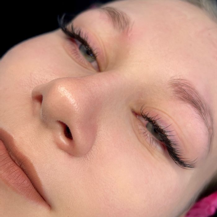 Ламінування, фарбування, корекція брів , нарощення вій