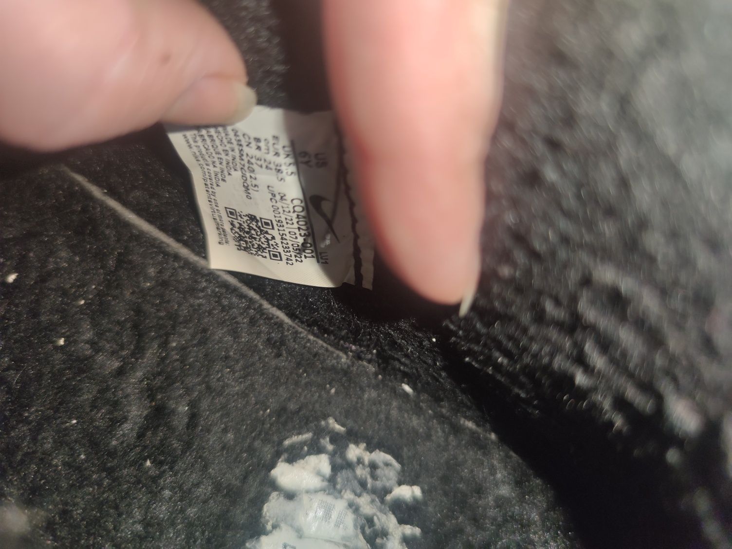 Продам зимові теплі кросівки Nike 37 розмір